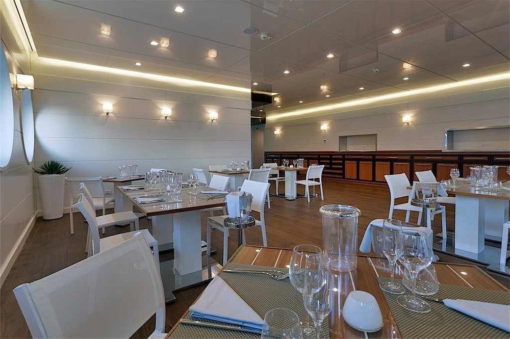 Yacht Club Marina Di Loano Hotel Buitenkant foto