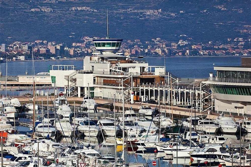 Yacht Club Marina Di Loano Hotel Buitenkant foto