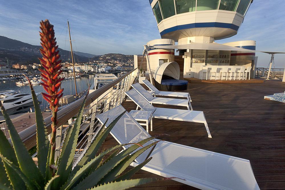 Yacht Club Marina Di Loano Hotel Buitenkant foto