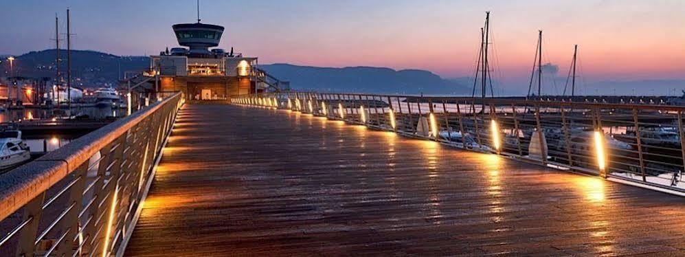 Yacht Club Marina Di Loano Hotel Buitenkant foto