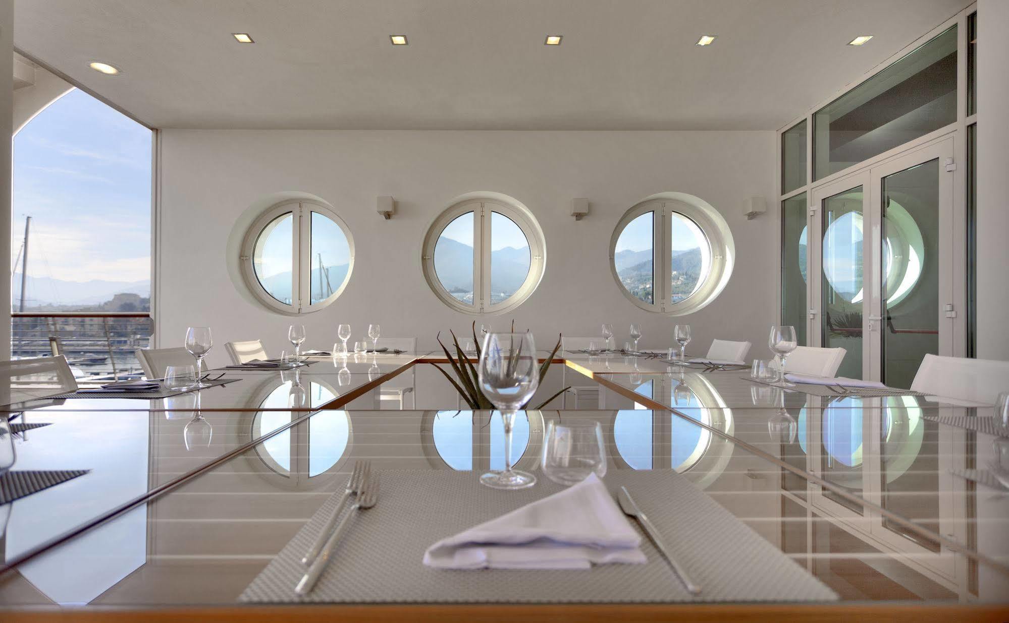 Yacht Club Marina Di Loano Hotel Buitenkant foto