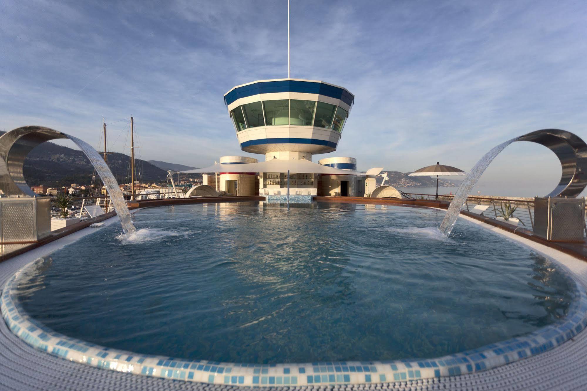 Yacht Club Marina Di Loano Hotel Buitenkant foto