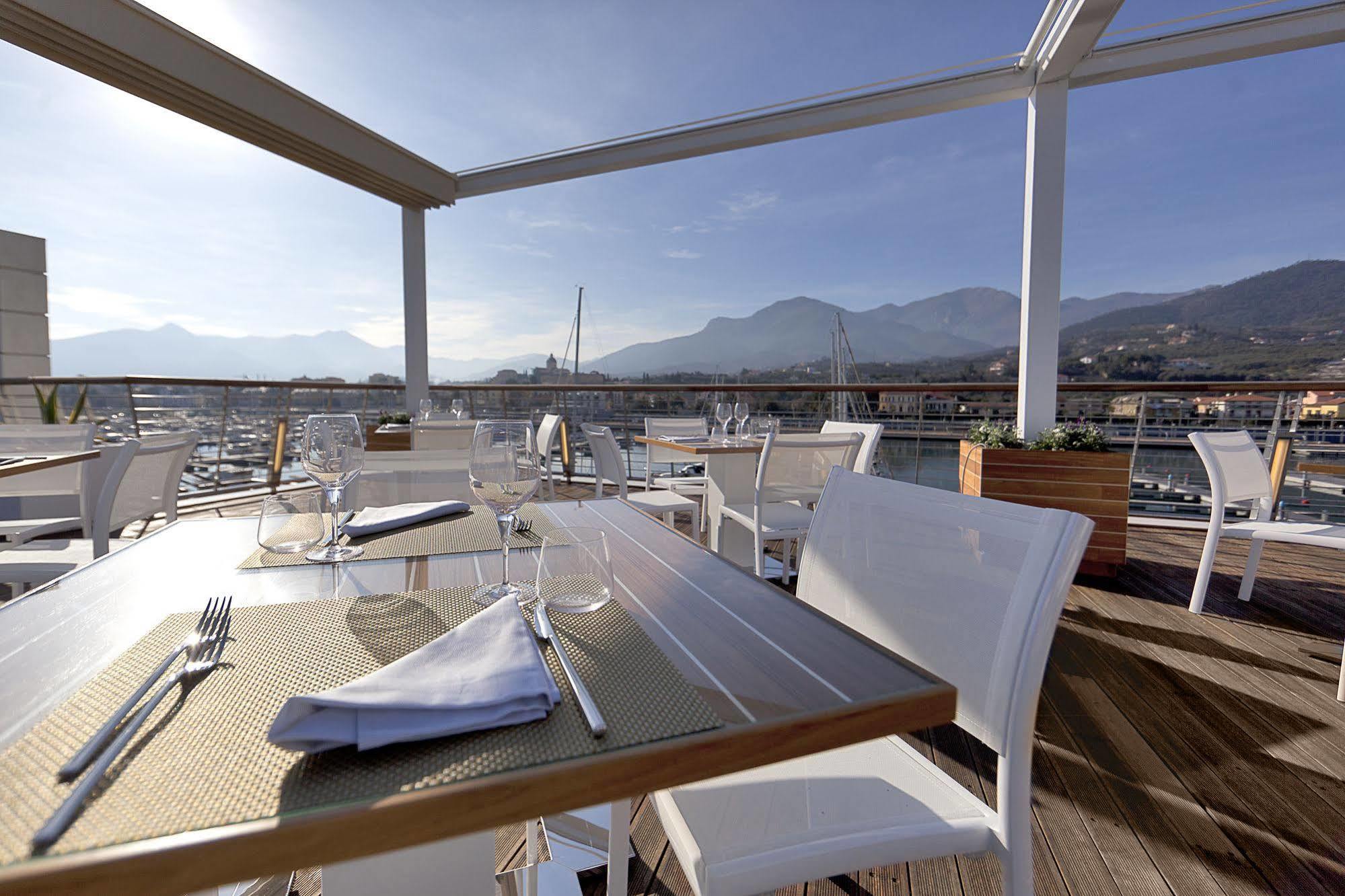 Yacht Club Marina Di Loano Hotel Buitenkant foto