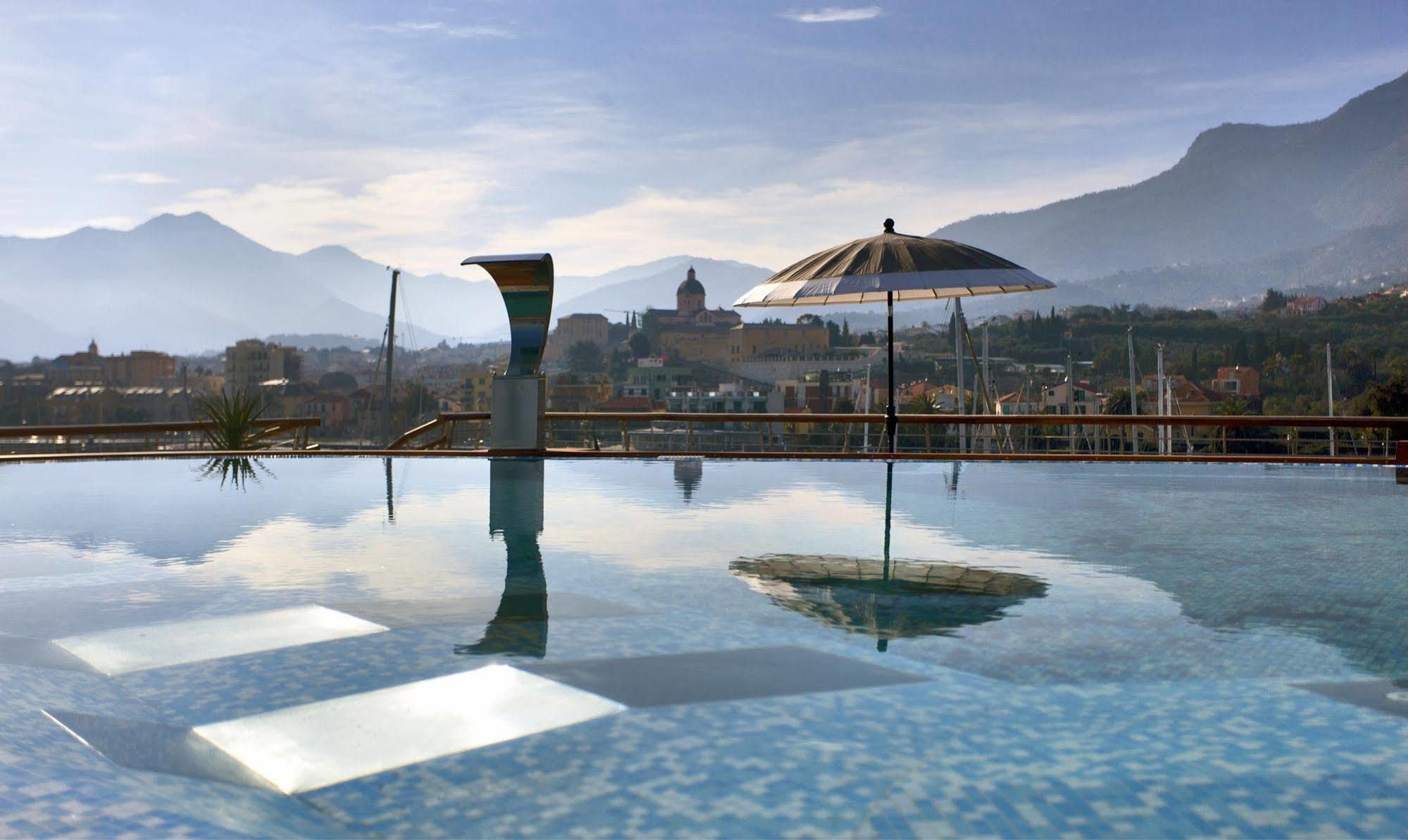 Yacht Club Marina Di Loano Hotel Buitenkant foto