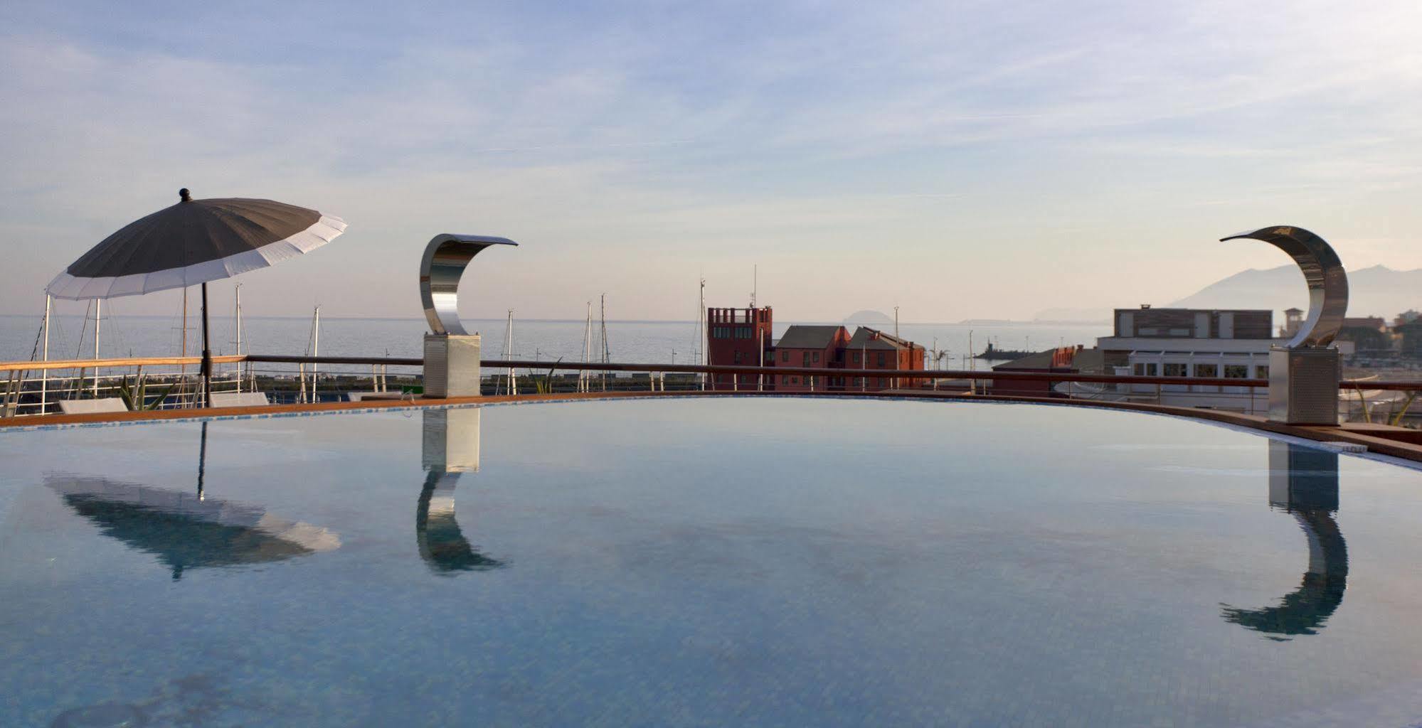 Yacht Club Marina Di Loano Hotel Buitenkant foto