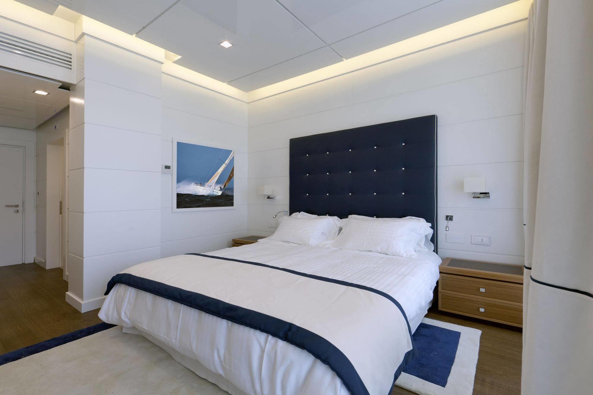Yacht Club Marina Di Loano Hotel Buitenkant foto
