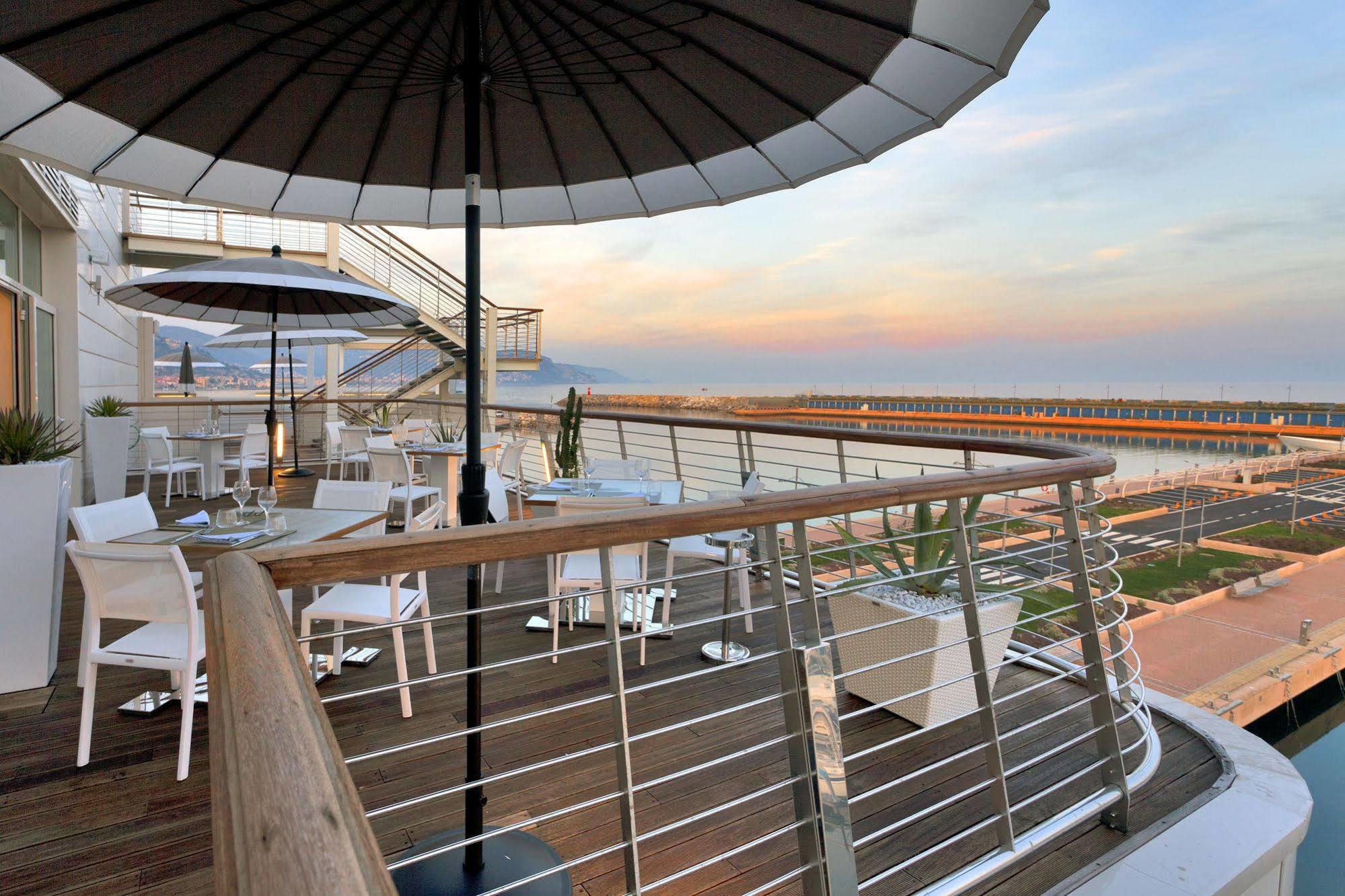 Yacht Club Marina Di Loano Hotel Buitenkant foto